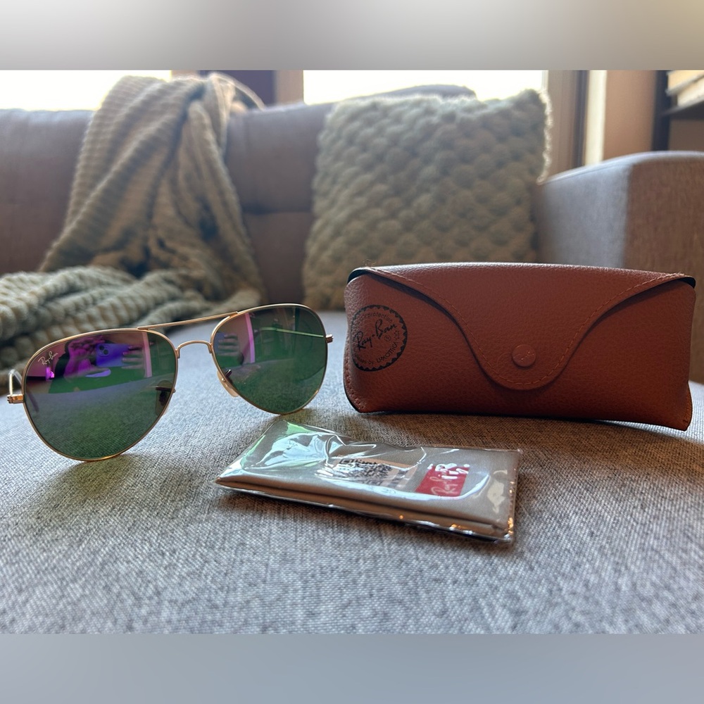A7. NWOT Ray-Ban RR2D25 Gold Frame Aviator Sunglasses with Tinted Lenses 62